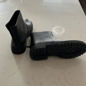 Brand new boots never worn. Zipper at the back